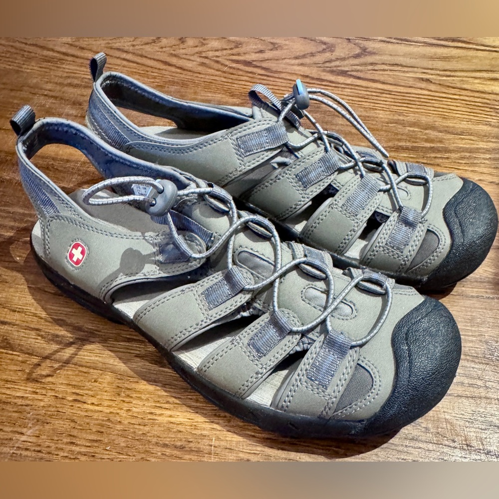 SwissGear Gray Outdoor Sandal Sneakers with Black Toe